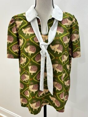 ModCloth Green Hedgehog Print Pussybow Tie Neck Blouse Top EUC